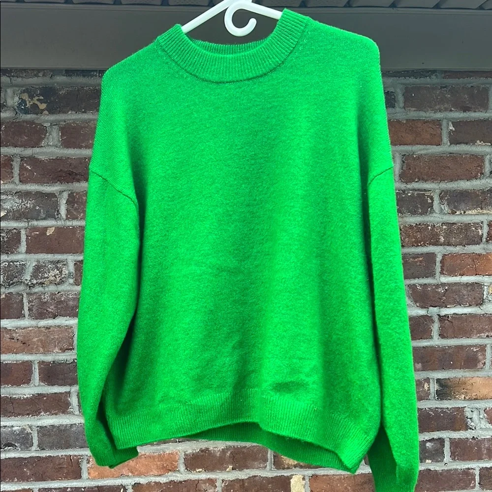 H&M Sweater - Picture 1 of 3